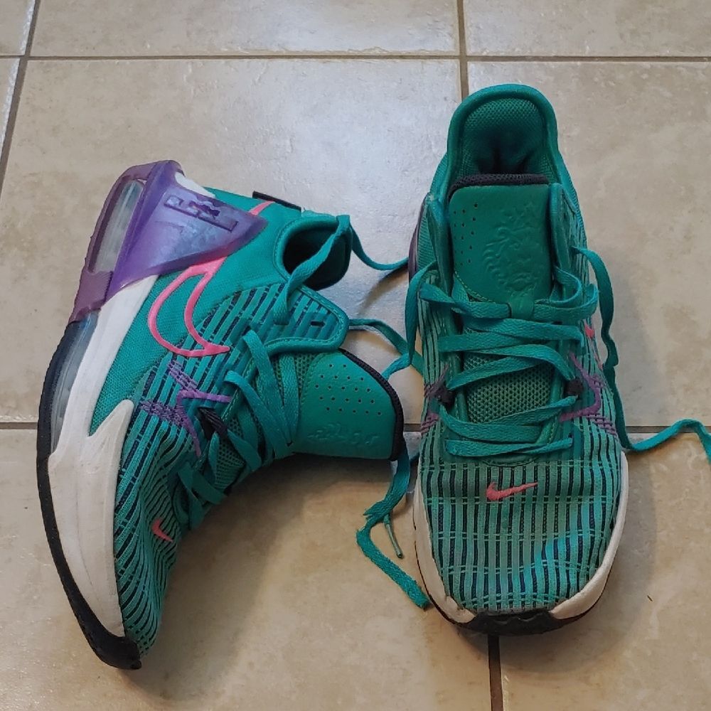 Nike LeBron Witness 6 Men's 9.5 "Emerald Berry" Blue and Purple Sneakers